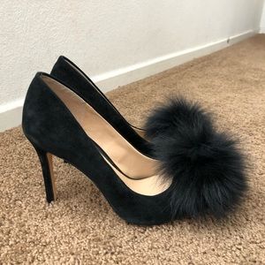Black pumps